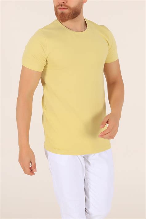 sarı tişört kombinleri erkek